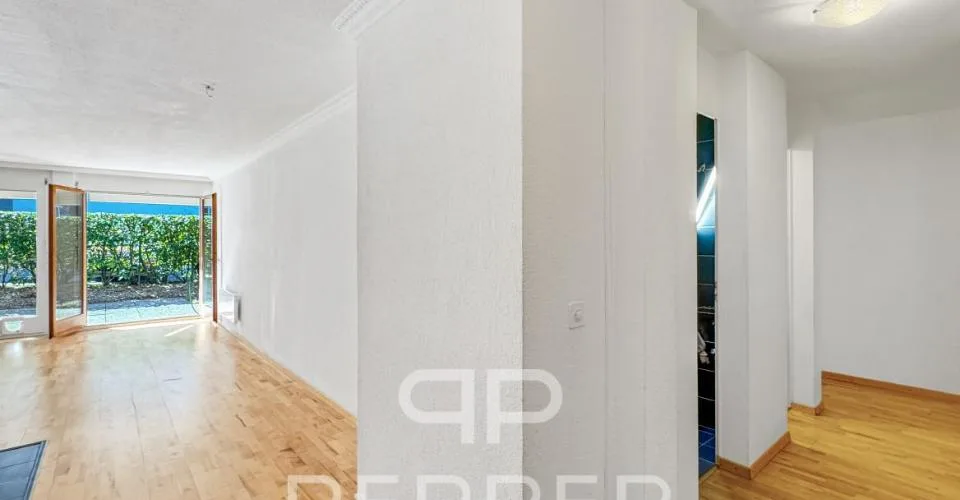 Vaste appartement en rez-de-jardin au coeur de Chailly
