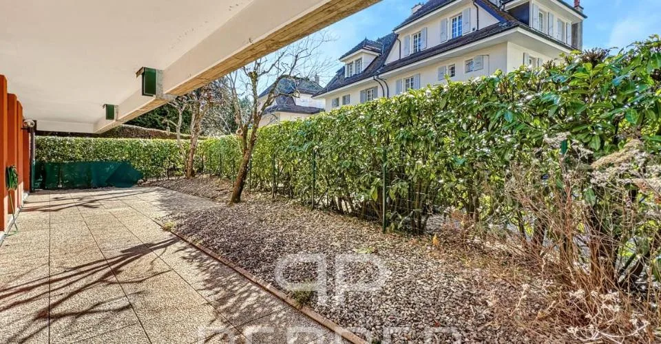 Vaste appartement en rez-de-jardin au coeur de Chailly
