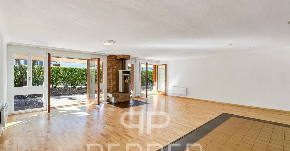 Vaste appartement en rez-de-jardin au coeur de Chailly