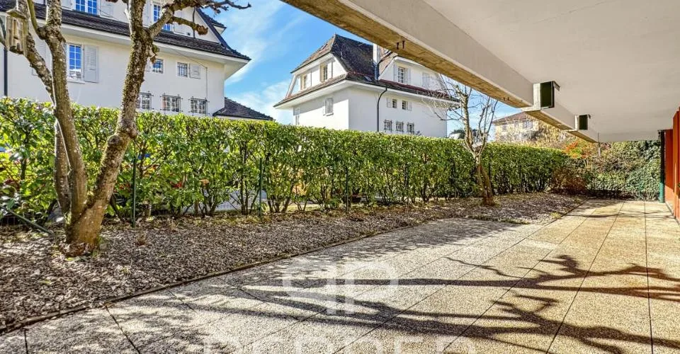 Vaste appartement en rez-de-jardin au coeur de Chailly