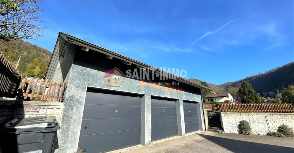 VENDU - Maison de 7 pièces avec jardin, ateliers (+100m2), 3 garages à Sonceboz
