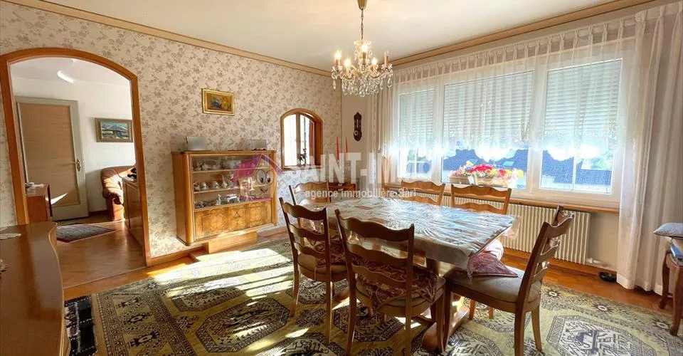 VENDU - Maison de 7 pièces avec jardin, ateliers (+100m2), 3 garages à Sonceboz