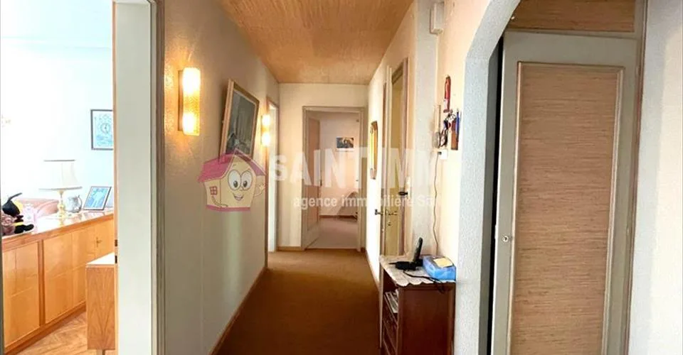 VENDU - Maison de 7 pièces avec jardin, ateliers (+100m2), 3 garages à Sonceboz