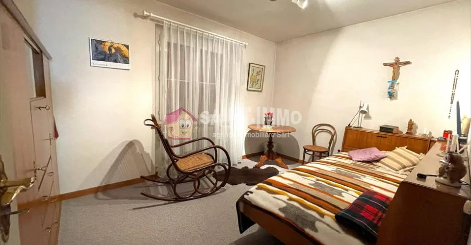 VENDU - Maison de 7 pièces avec jardin, ateliers (+100m2), 3 garages à Sonceboz
