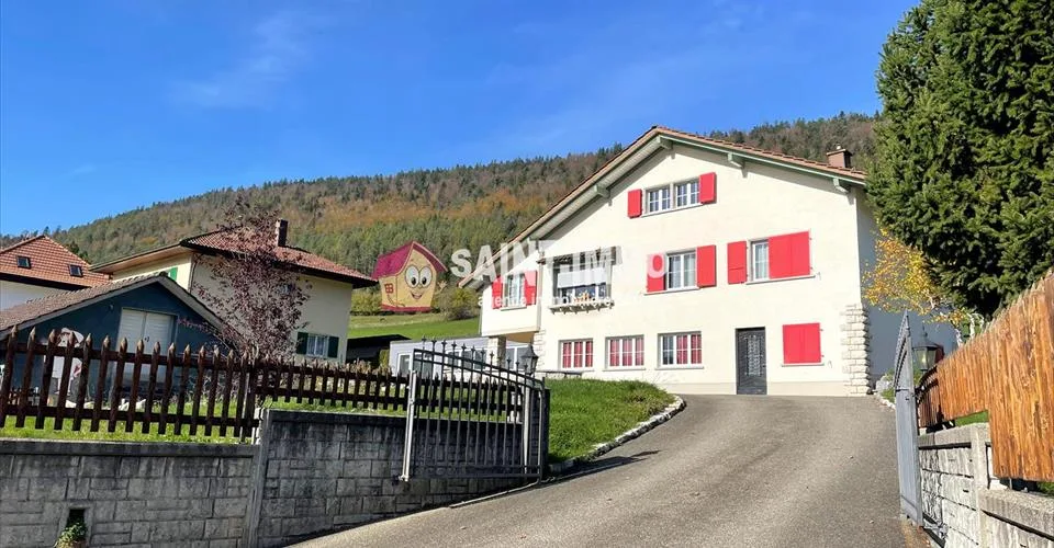 VENDU - Maison de 7 pièces avec jardin, ateliers (+100m2), 3 garages à Sonceboz