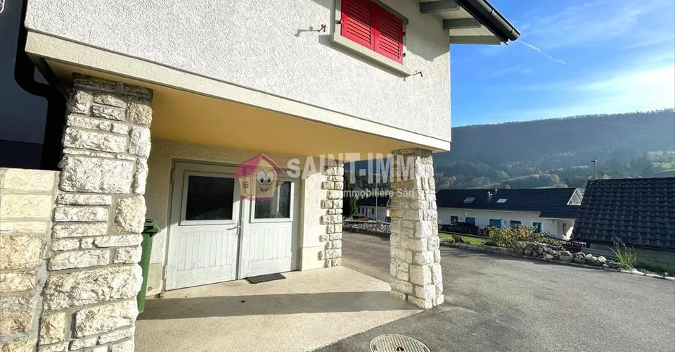 VENDU - Maison de 7 pièces avec jardin, ateliers (+100m2), 3 garages à Sonceboz
