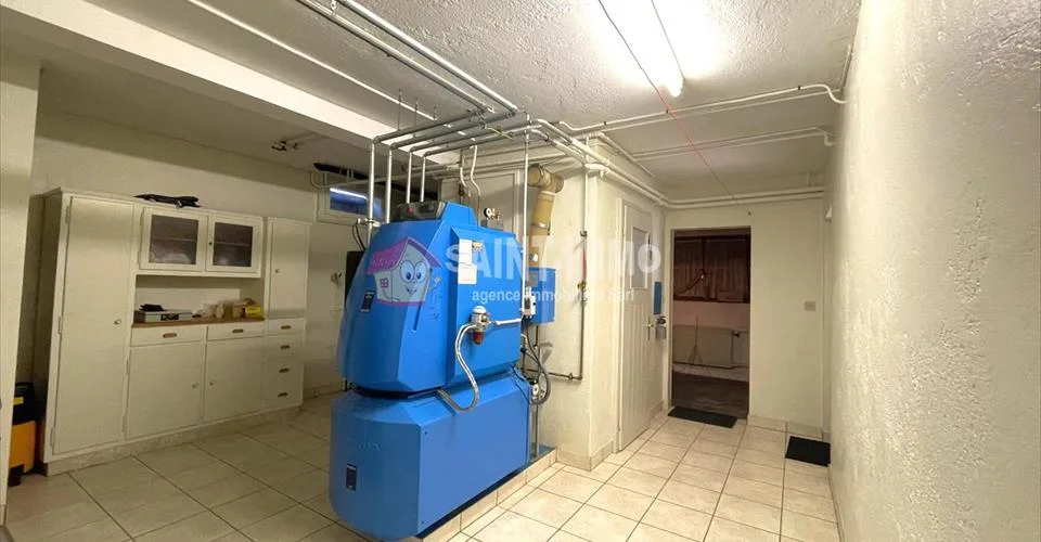 VENDU - Maison de 7 pièces avec jardin, ateliers (+100m2), 3 garages à Sonceboz