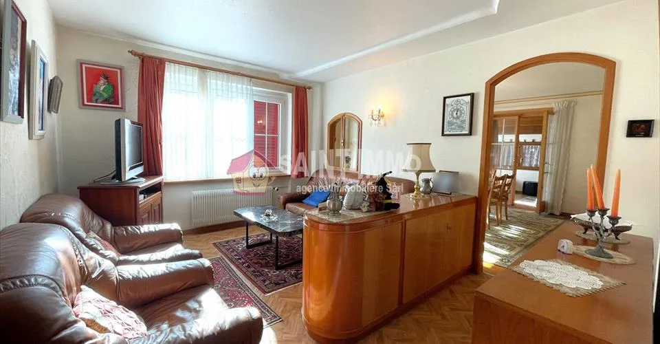 VENDU - Maison de 7 pièces avec jardin, ateliers (+100m2), 3 garages à Sonceboz