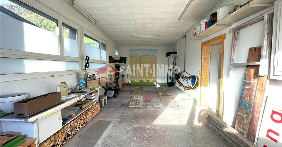 VENDU - Maison de 7 pièces avec jardin, ateliers (+100m2), 3 garages à Sonceboz