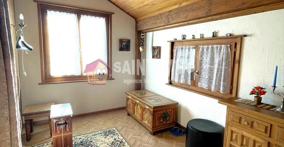 VENDU - Maison de 7 pièces avec jardin, ateliers (+100m2), 3 garages à Sonceboz