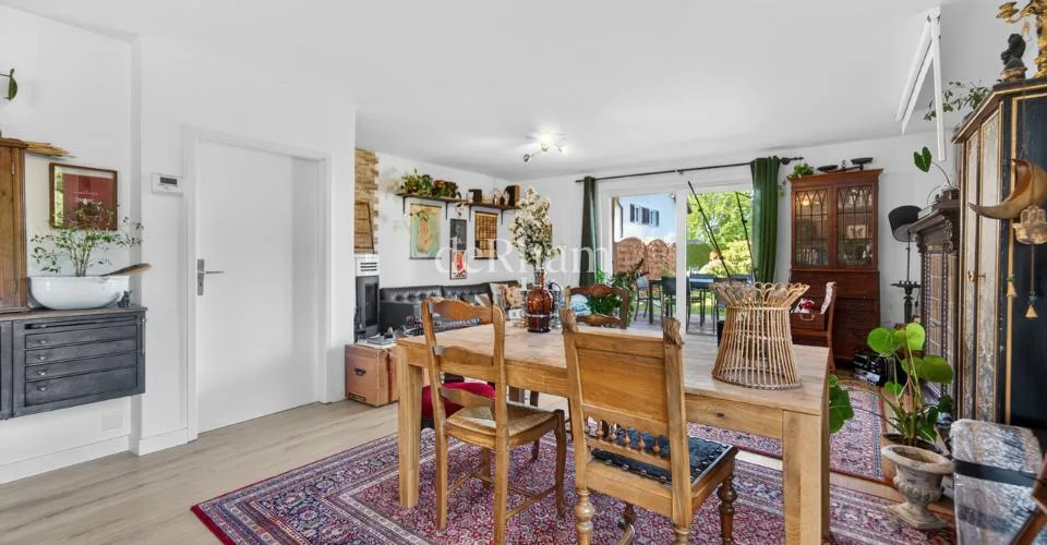 Charmante maison jumelle de 5,5 pièces avec beau jardin