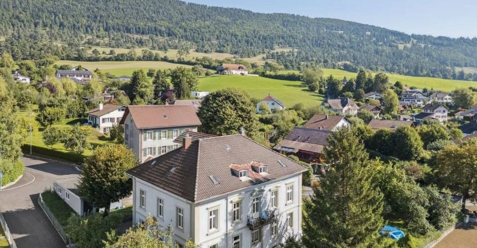 Superbe opportunité. Un bel immeuble résidentiel à vendre à Corgémont.