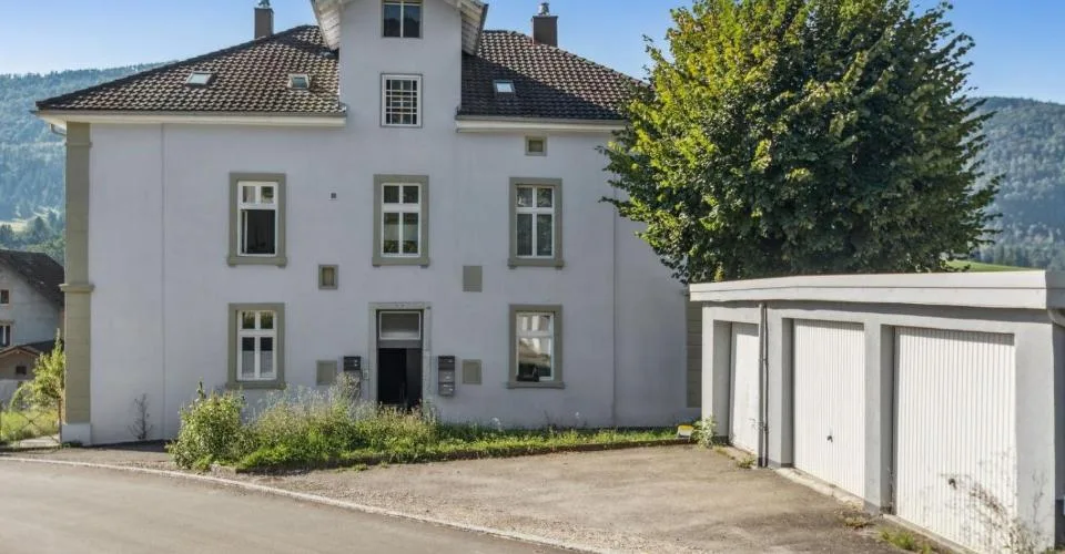 Superbe opportunité. Un bel immeuble résidentiel à vendre à Corgémont.