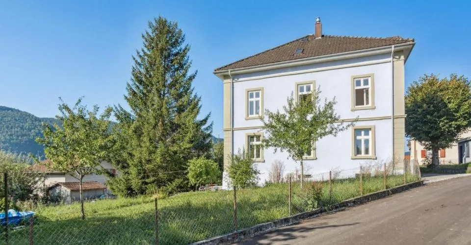 Superbe opportunité. Un bel immeuble résidentiel à vendre à Corgémont.