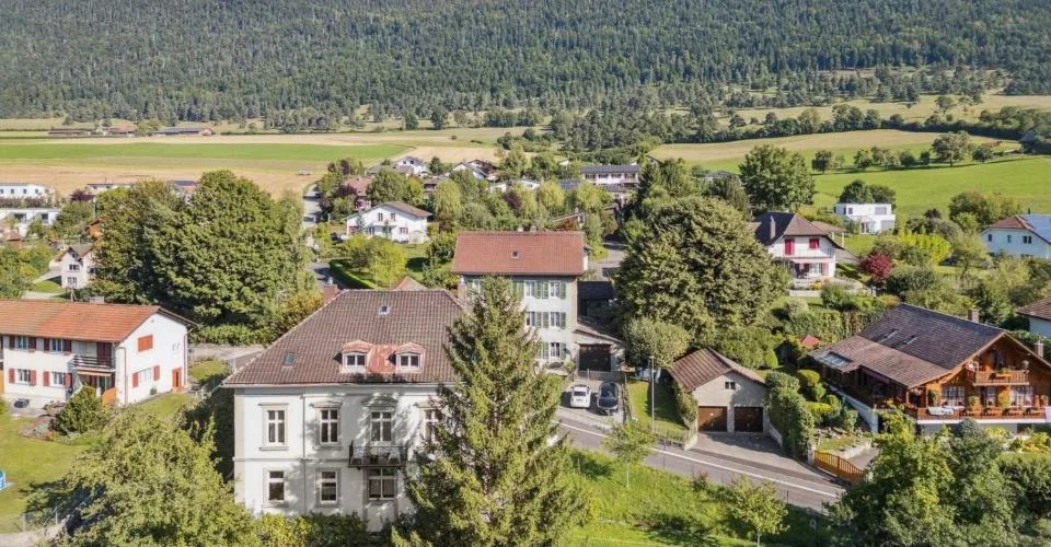 Superbe opportunité. Un bel immeuble résidentiel à vendre à Corgémont.
