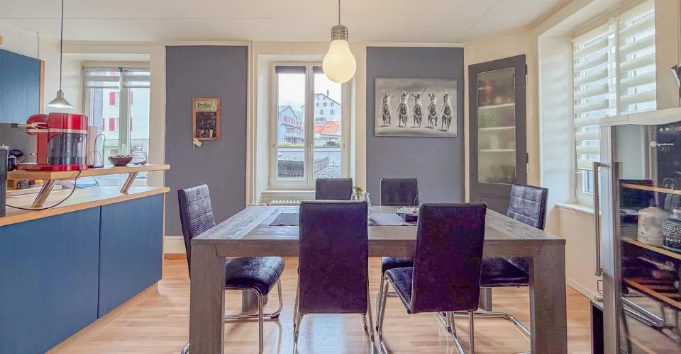 Maison de 2 logements, 1 surface commerciale et 1 garage à Ste-Croix