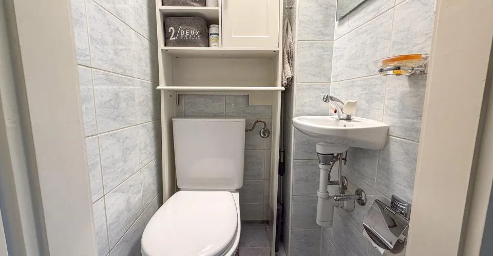 Maison de 2 logements, 1 surface commerciale et 1 garage à Ste-Croix