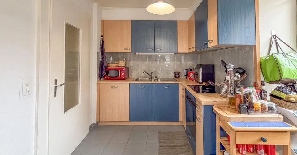 Maison de 2 logements, 1 surface commerciale et 1 garage à Ste-Croix