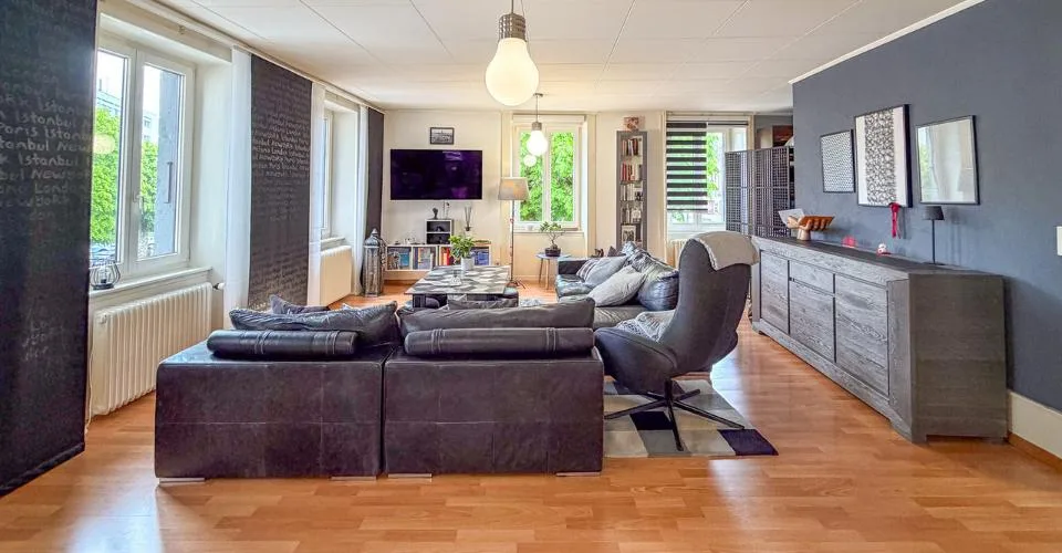 Maison de 2 logements, 1 surface commerciale et 1 garage à Ste-Croix