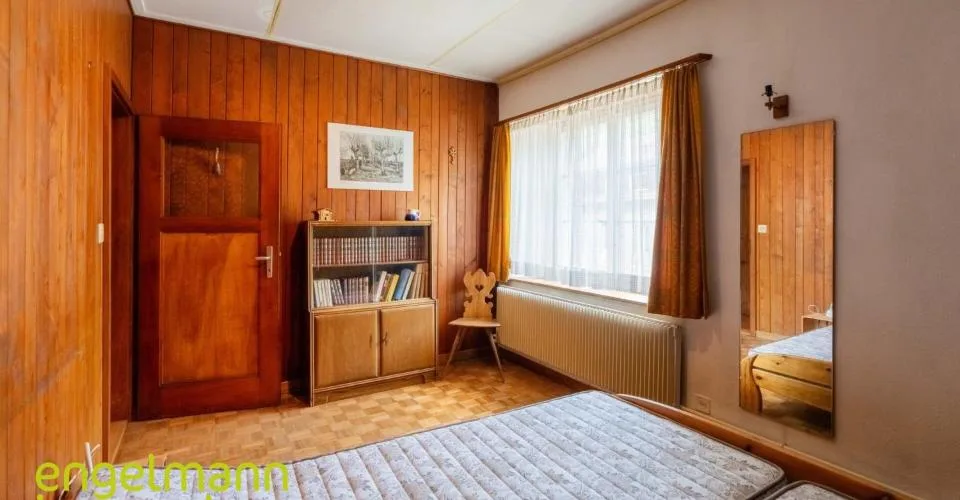 Ancienne ferme de 2 appartements avec grand terrain constructible - Ehemaliges Bauernhaus mit 2 Wohnungen und Bauparzelle