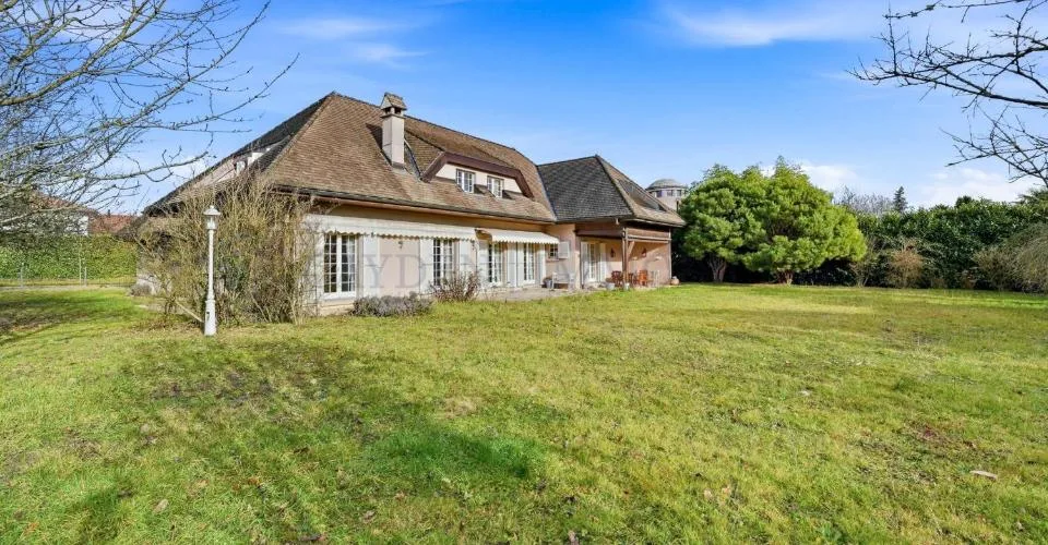 Große individuelle Villa in ruhiger Lage – Foto 4 von 21