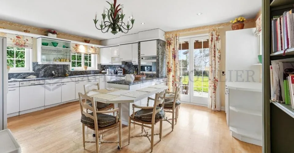 Große individuelle Villa in ruhiger Lage – Foto 7 von 21