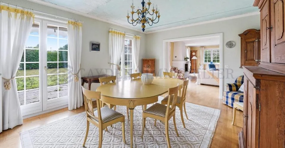 Große individuelle Villa in ruhiger Lage – Foto 6 von 21