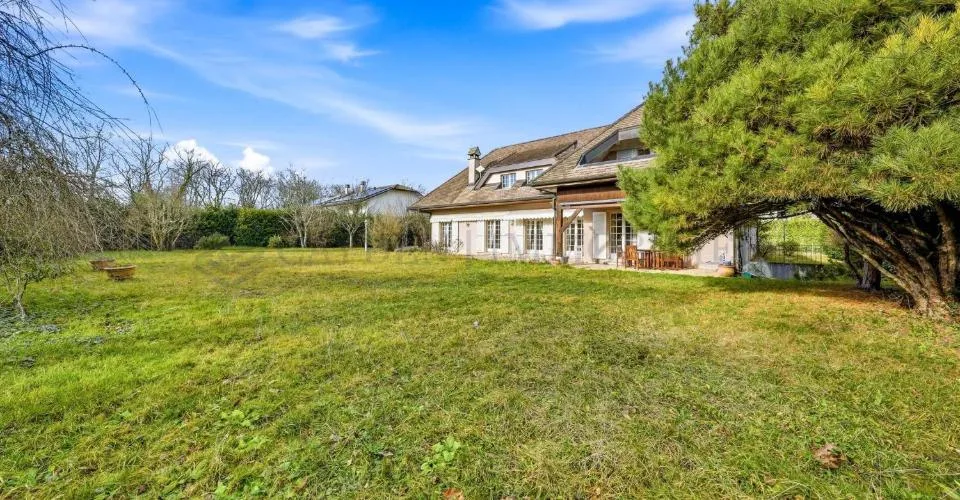 Große individuelle Villa in ruhiger Lage – Foto 2 von 21