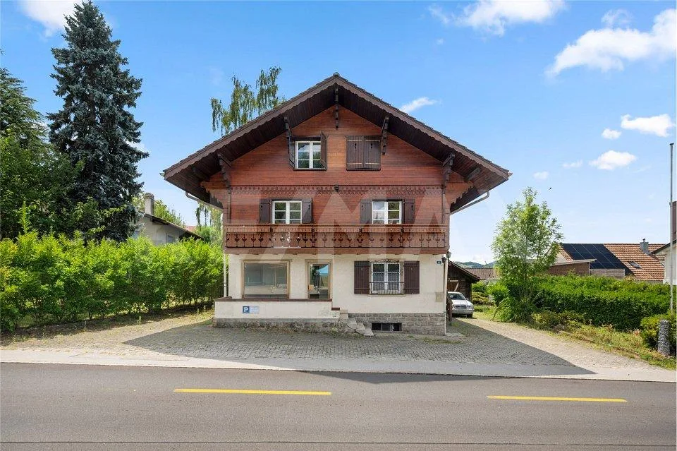 Magnifique grand chalet offrant un grand potentiel au cœur de Giffers – Foto 3 von 14