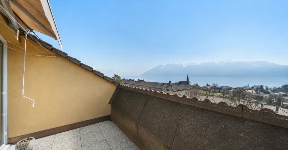Appartement de 3,5 pièces avec une magnifique vue sur le lac et les montagnes !