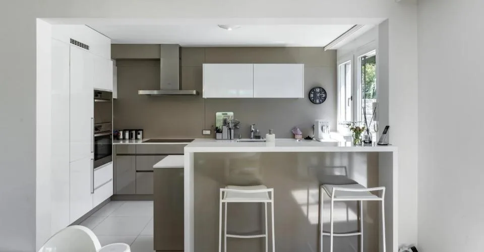 Bella proprietà di 6,5 locali in un ambiente verde con vista sul lago – foto 19 di 26