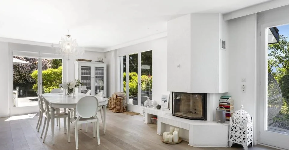 Bella proprietà di 6,5 locali in un ambiente verde con vista sul lago – foto 17 di 26