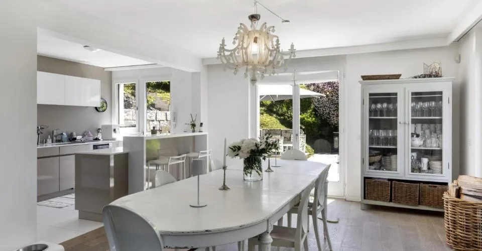 Bella proprietà di 6,5 locali in un ambiente verde con vista sul lago – foto 18 di 26