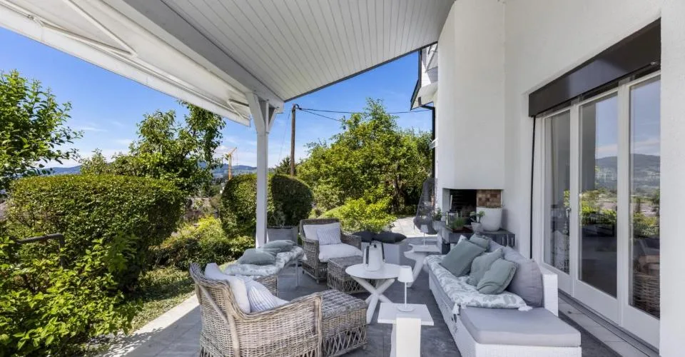 Bella proprietà di 6,5 locali in un ambiente verde con vista sul lago – foto 14 di 26