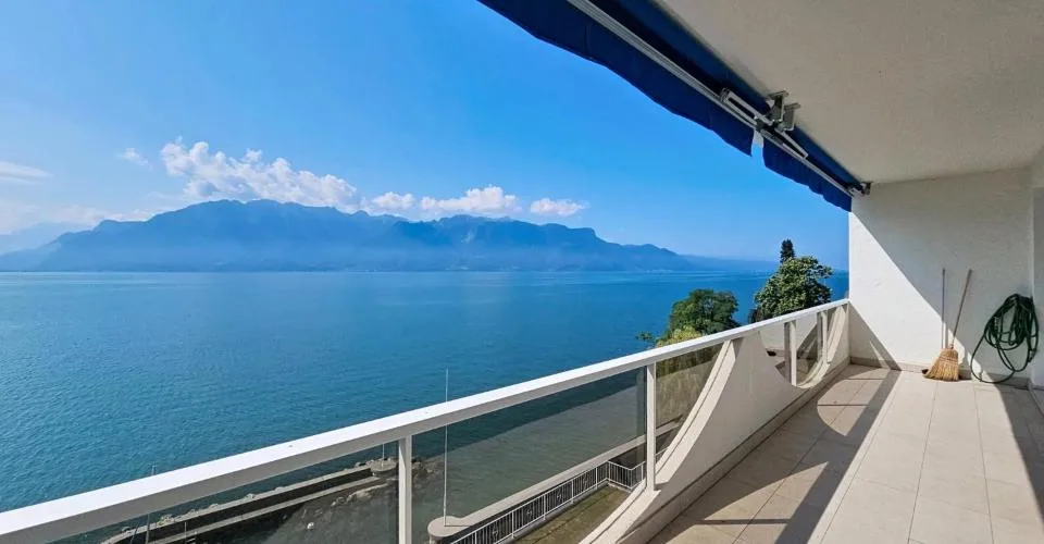 Prächtiges renoviertes Appartement mit Liegeplatz in privatem Hafen