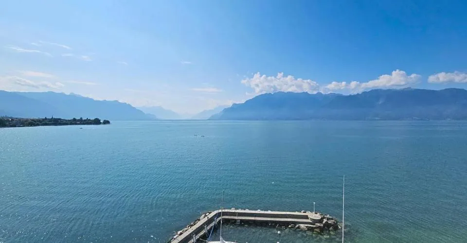 Prächtiges renoviertes Appartement mit Liegeplatz in privatem Hafen