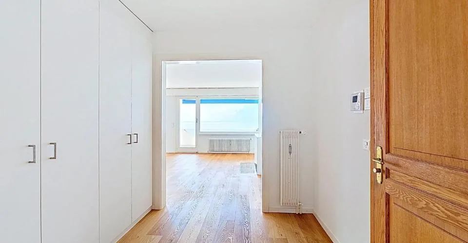 Prächtiges renoviertes Appartement mit Liegeplatz in privatem Hafen