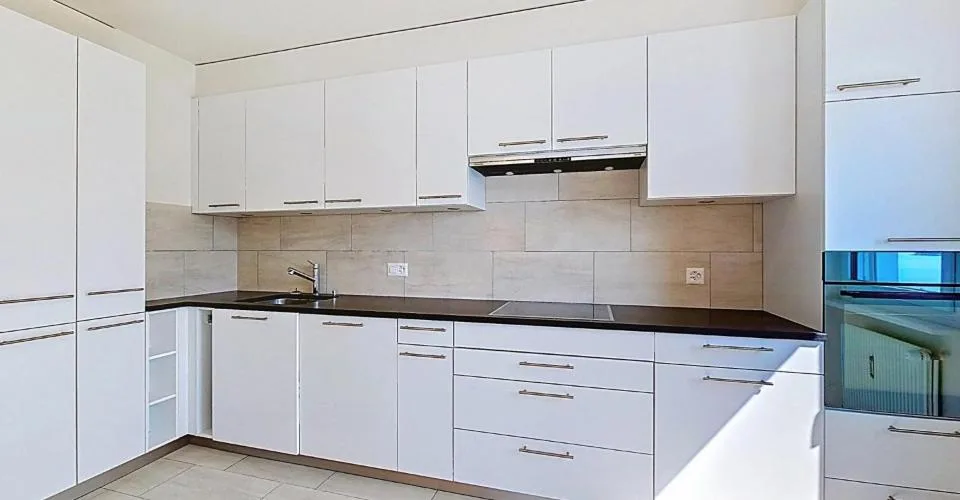 Prächtiges renoviertes Appartement mit Liegeplatz in privatem Hafen