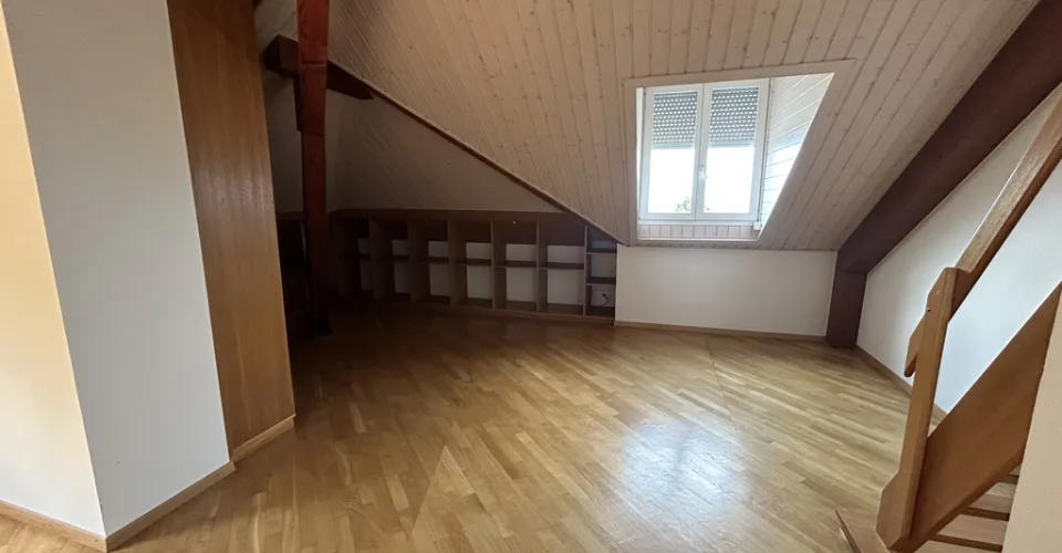 Appartement de caractère de 2,5 pièces en duplex au 4ème étage – foto 3 di 5