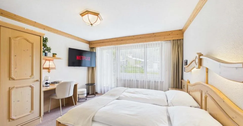Möbliertes Hotelzimmer mit Balkon - wochenweise in Saas-Almagell