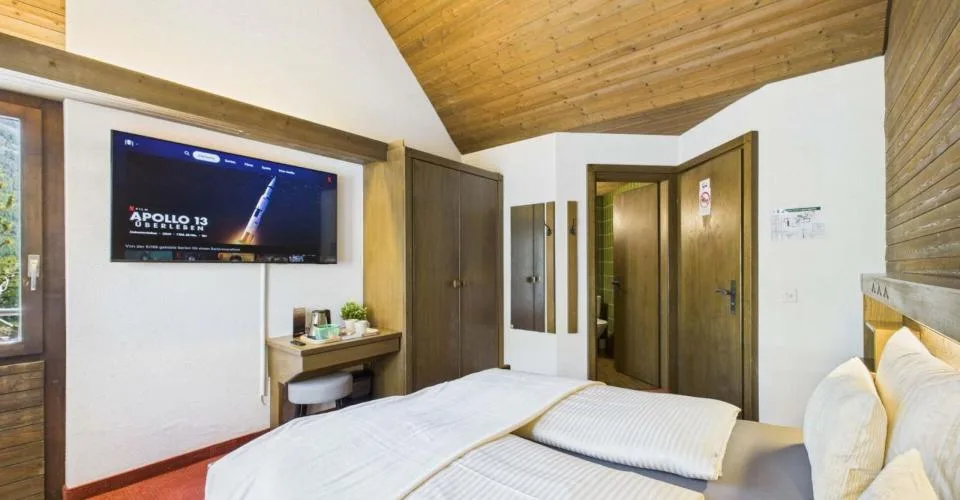 Möbliertes Hotelzimmer mit Balkon - wochenweise in Saas-Fee