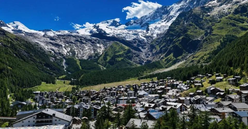 Möbliertes Hotelzimmer mit Balkon - wochenweise in Saas-Fee