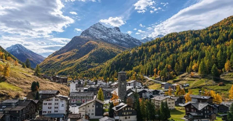 Möbliertes Hotelzimmer mit Balkon - wochenweise in Saas-Fee