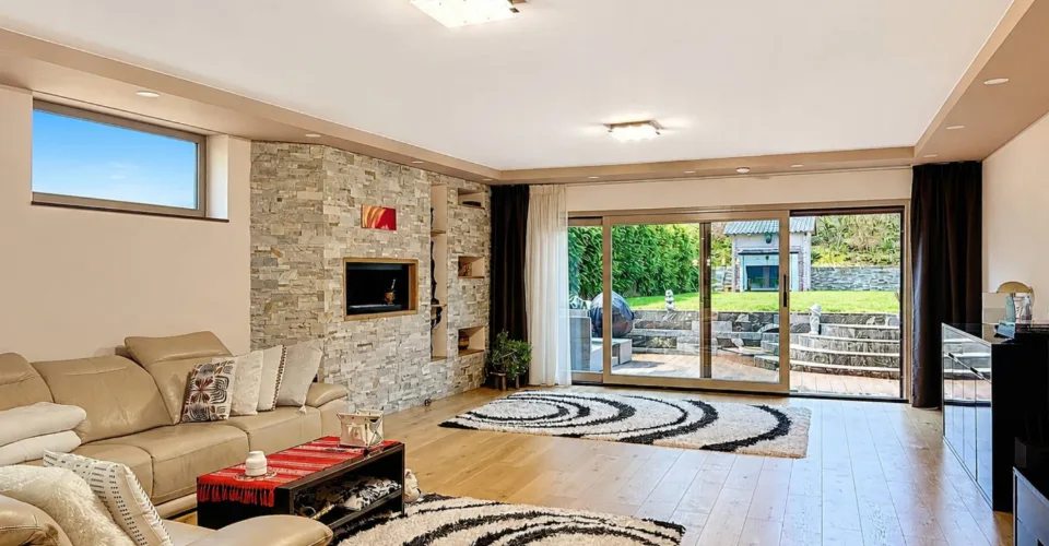 Villa mitoyenne aux volumes généreux avec studio indépendant