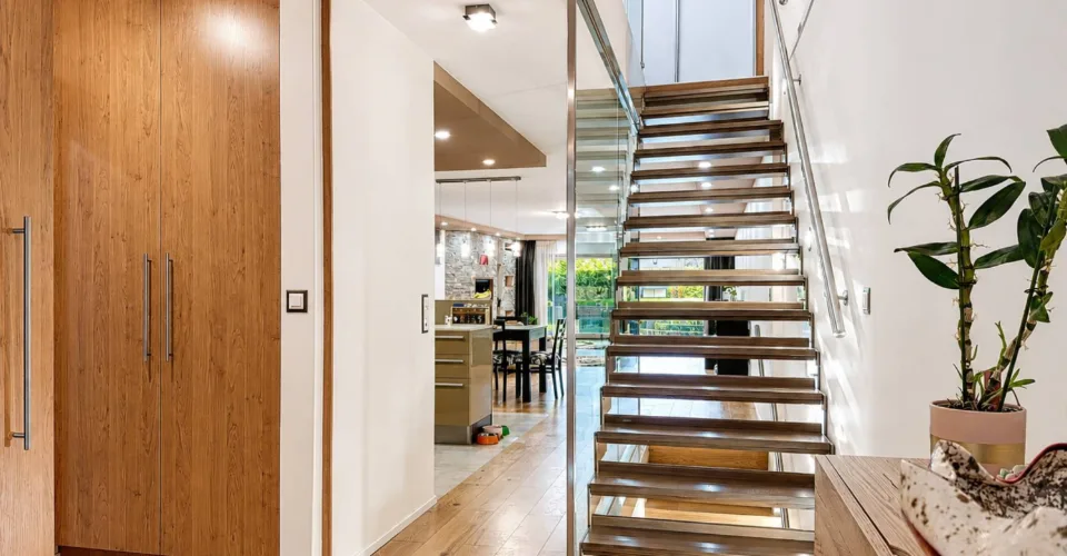 Villa mitoyenne aux volumes généreux avec studio indépendant