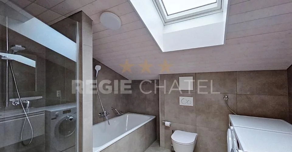 Magnifique 2.5pces avec 2 balcons dans les combles