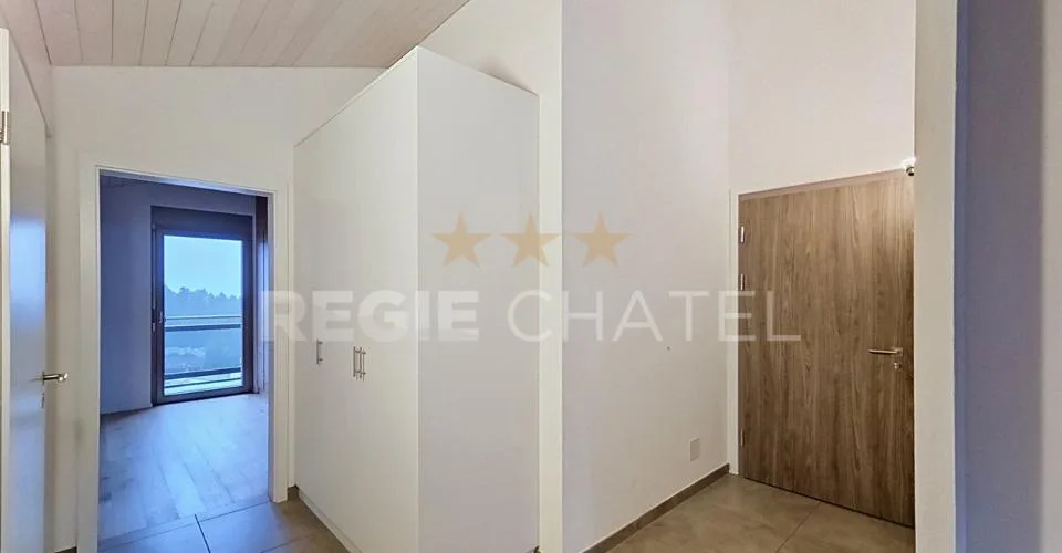 Magnifique 2.5pces avec 2 balcons dans les combles