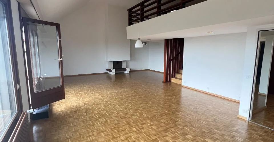 Appartement en attique de 6 pièces