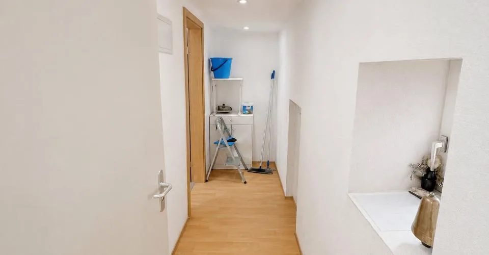 Studio luminoso di circa 25 m² con vista sul castello – foto 7 di 9