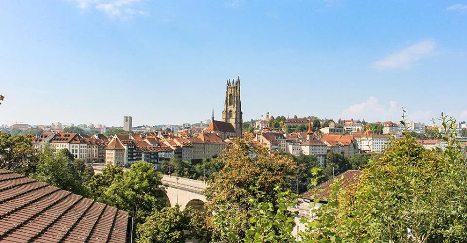 AUX PORTES DE FRIBOURG - VILLA AU CARACTÈRE UNIQUE